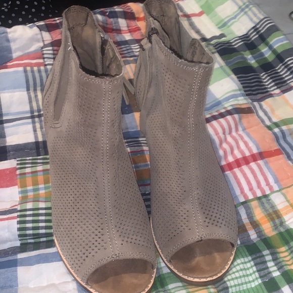 TOMS Tan booties - Picture 2 of 8